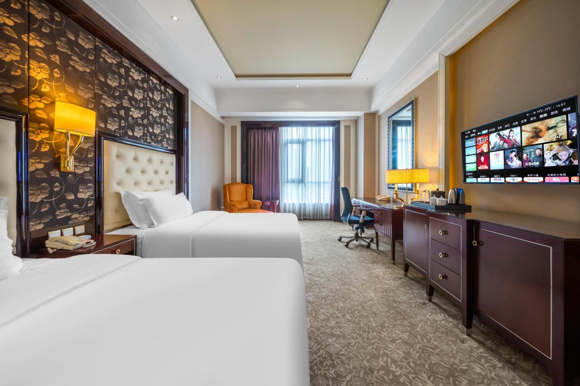 Wyndham Grand Plaza Royale Palace Chengdu Exterior photo