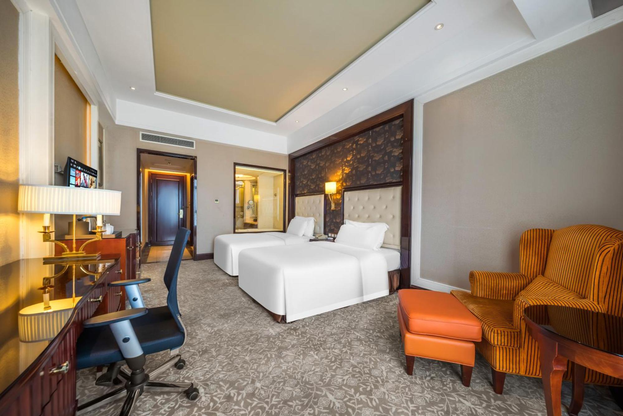 Wyndham Grand Plaza Royale Palace Chengdu Exterior photo