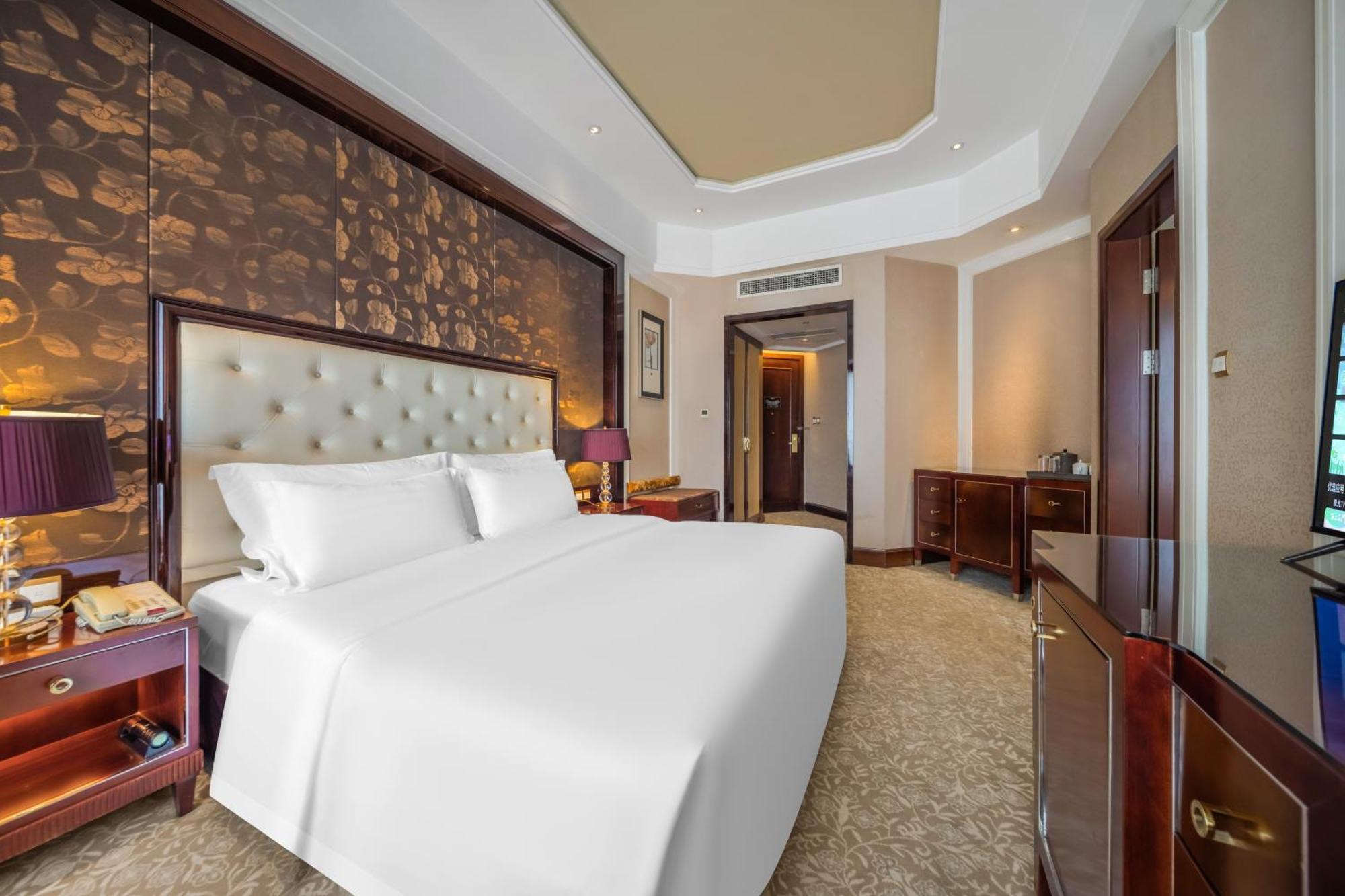 Wyndham Grand Plaza Royale Palace Chengdu Exterior photo