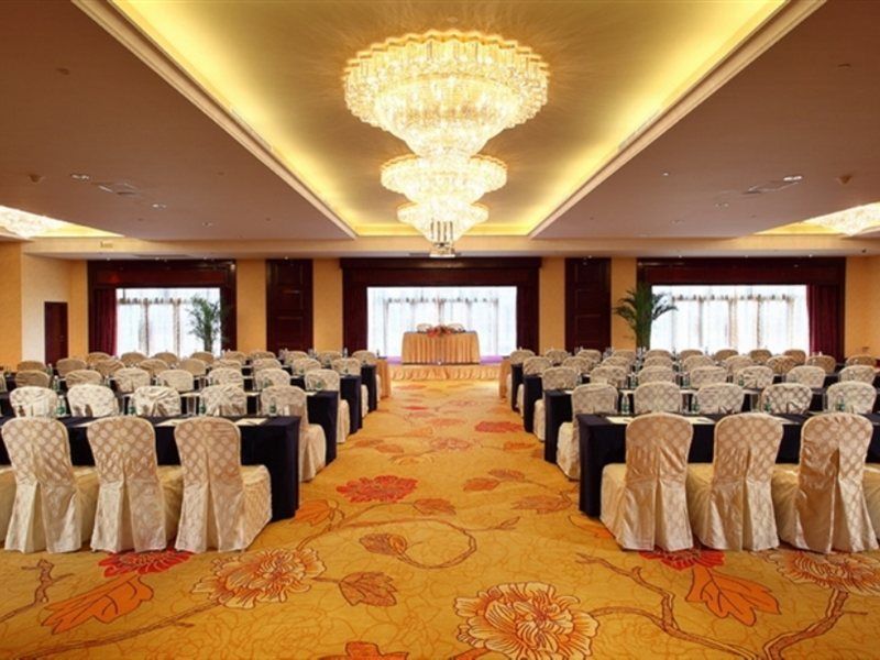 Wyndham Grand Plaza Royale Palace Chengdu Exterior photo