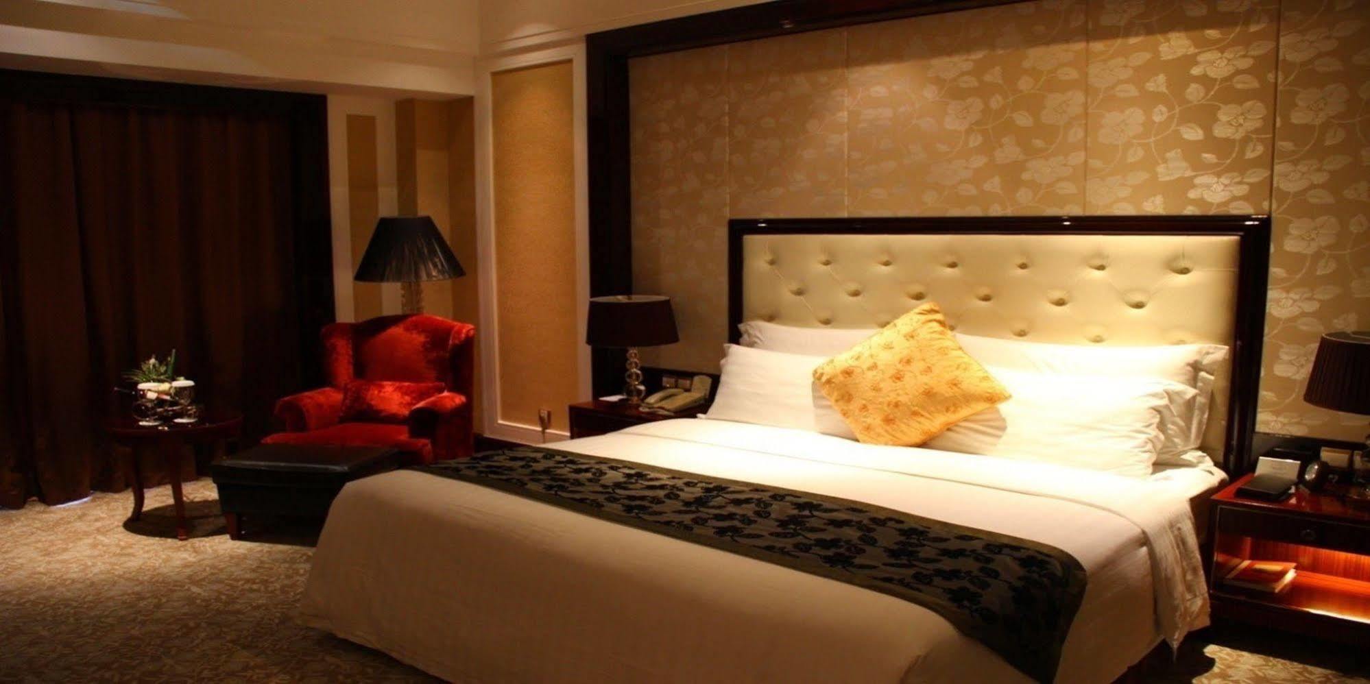 Wyndham Grand Plaza Royale Palace Chengdu Exterior photo