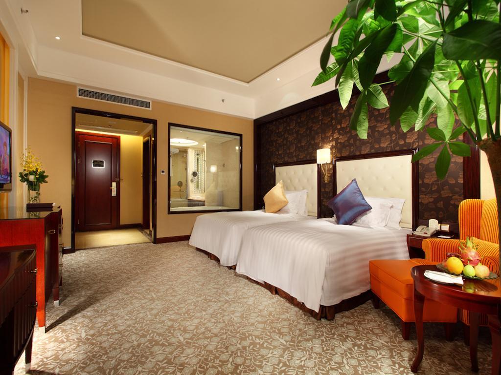 Wyndham Grand Plaza Royale Palace Chengdu Exterior photo