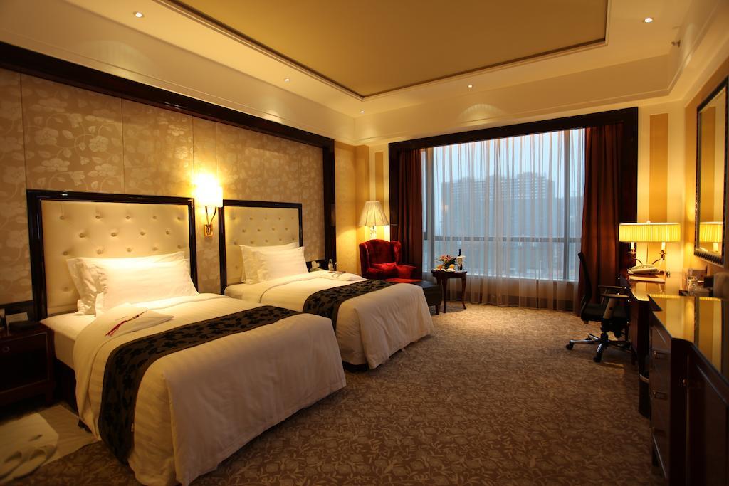 Wyndham Grand Plaza Royale Palace Chengdu Exterior photo